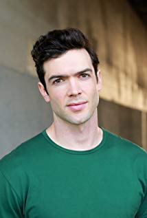 How tall is Ethan Peck?